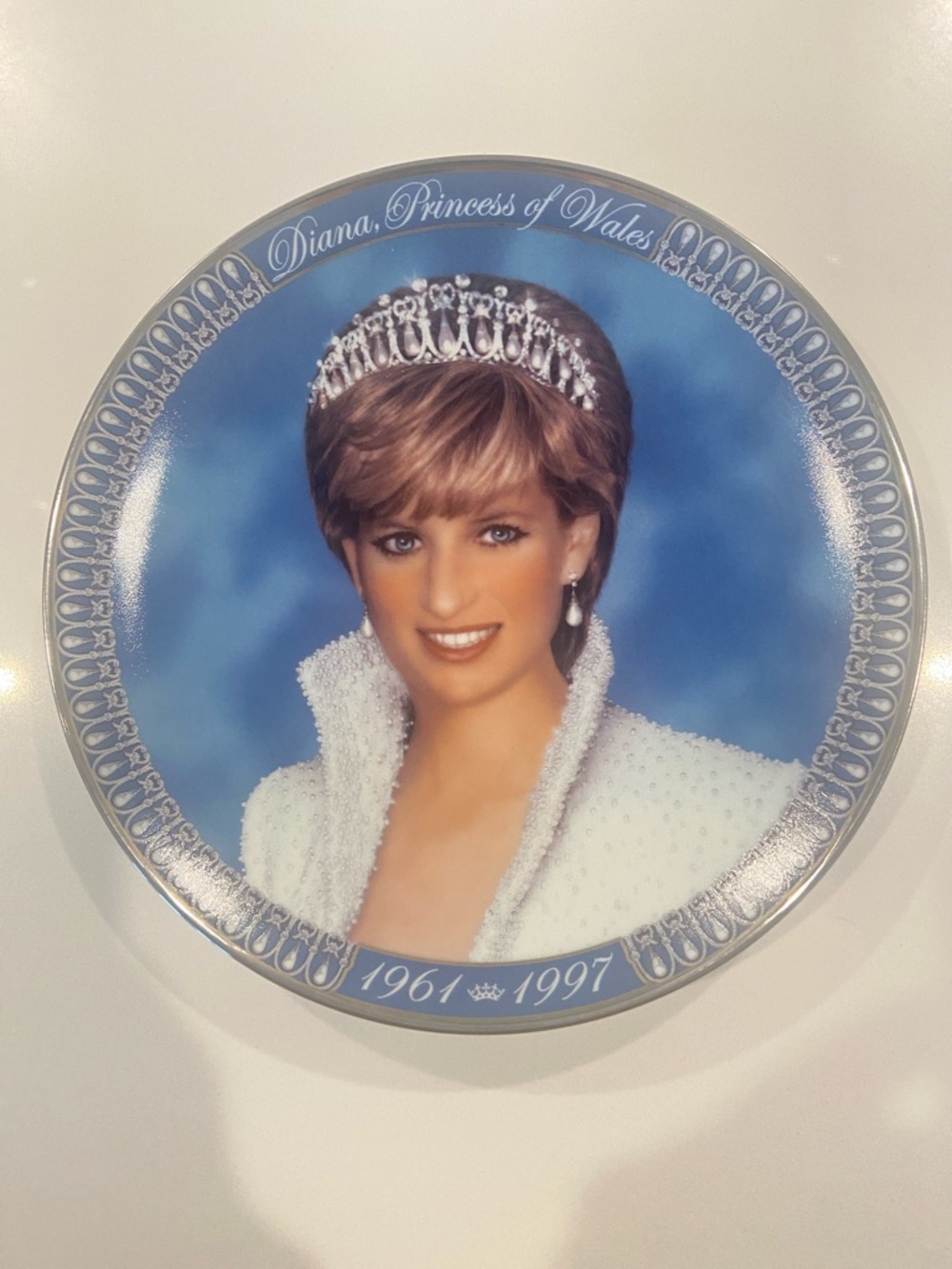 Commemorative Princess 💜 Diana Decorative Plate in Blue and White